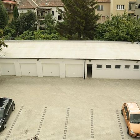 Riverside Apartman With Free Parking Győr Buitenkant foto