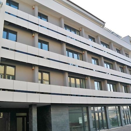 Riverside Apartman With Free Parking Győr Buitenkant foto