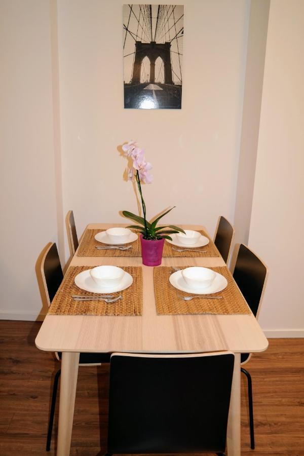 Riverside Apartman With Free Parking Győr Buitenkant foto