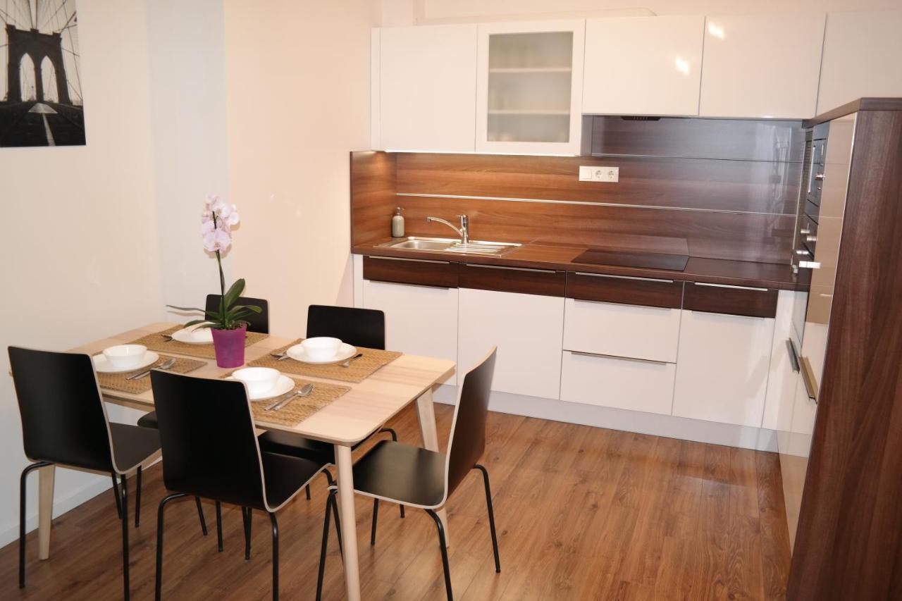 Riverside Apartman With Free Parking Győr Buitenkant foto