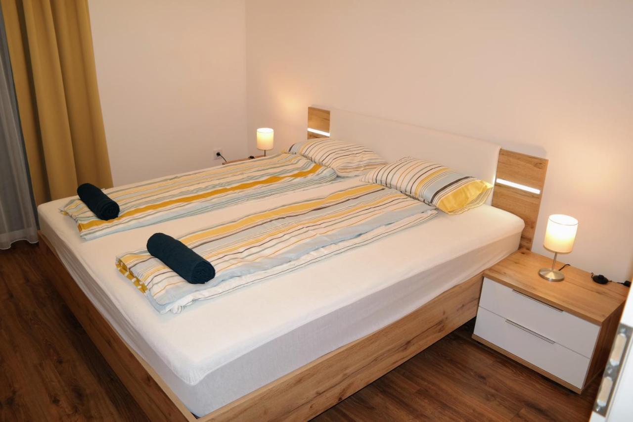 Riverside Apartman With Free Parking Győr Buitenkant foto