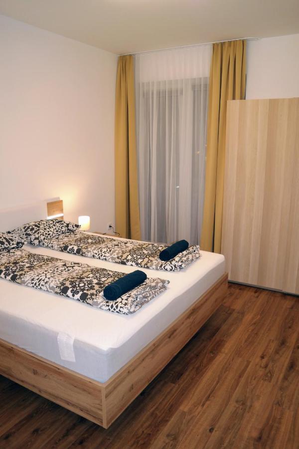 Riverside Apartman With Free Parking Győr Buitenkant foto