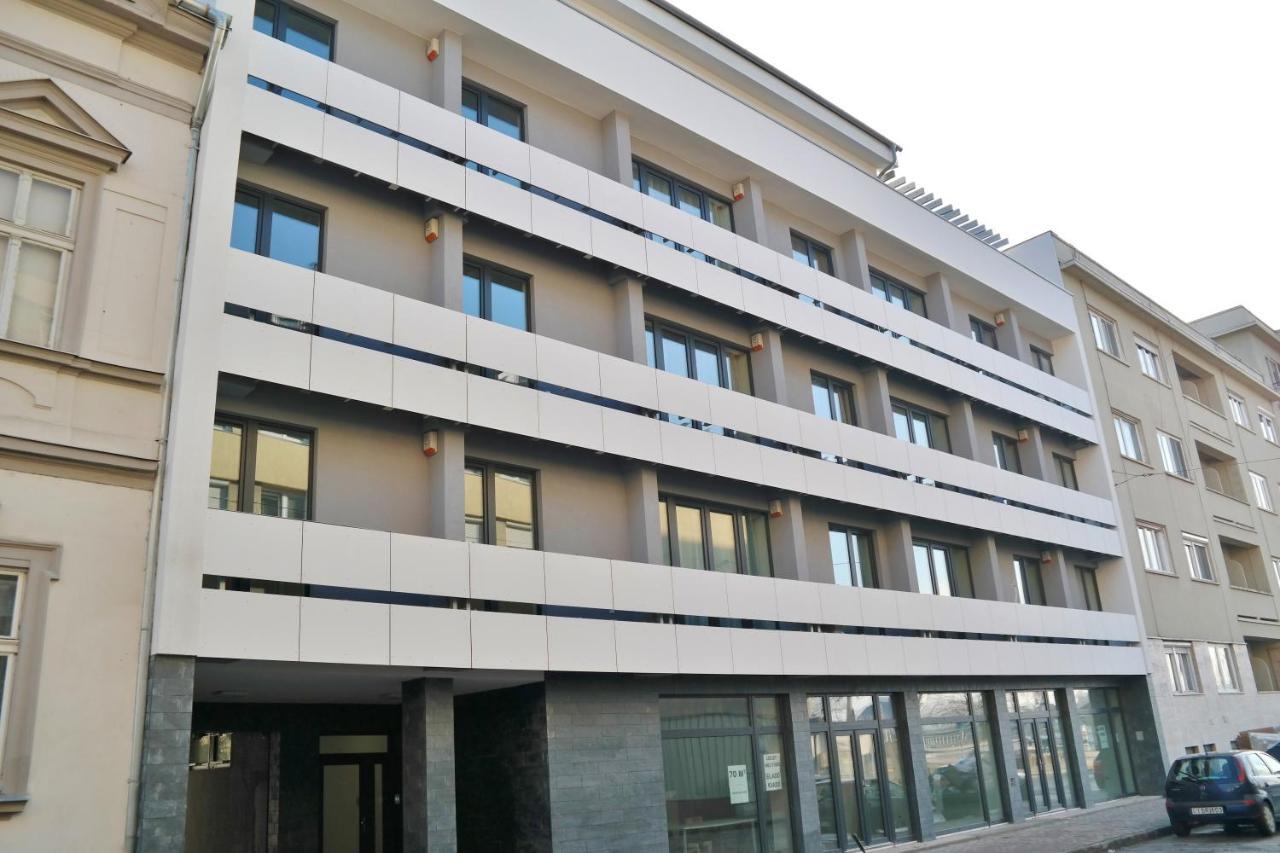 Riverside Apartman With Free Parking Győr Buitenkant foto